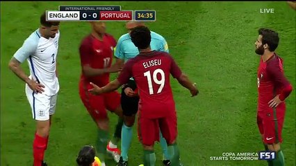 Bruno Alves, Harry Kane'in yüzüne tekme attı!