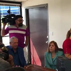 Le entrega la llave de la ciudad de Miami al Opositor Dr.Oscar Elias Biscet.