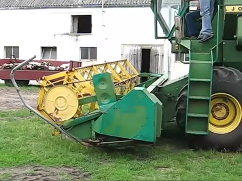 John Deere 975