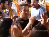 Emotional Sanjay Dutt Hugs Salman Khan At Ganpati Visarjan 2015 Celebrations