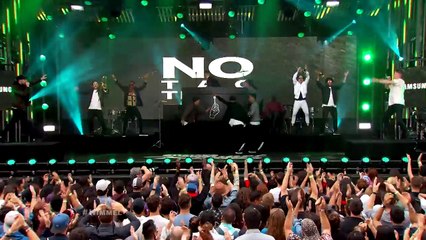 Macklemore & Ryan Lewis Perform "Dance Off"