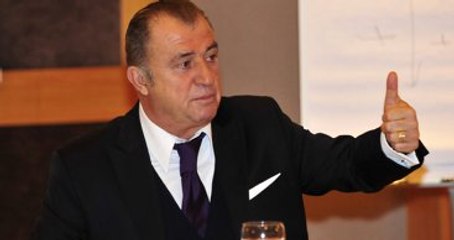 Fatih Terim, Cenk Tosun'u El Üstünde Tutuyor