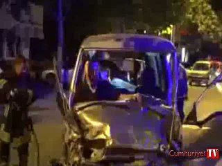 Minibüste sıkışan sürücü acısını unutup cep telefonunu sordu
