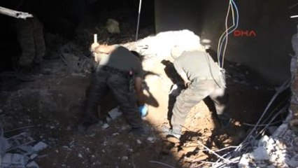 Nusaybin'de PKK'lı Teröristler Teslim Olmadan Önce Kullandıkları Silahları Strech Filmlere Sararak...