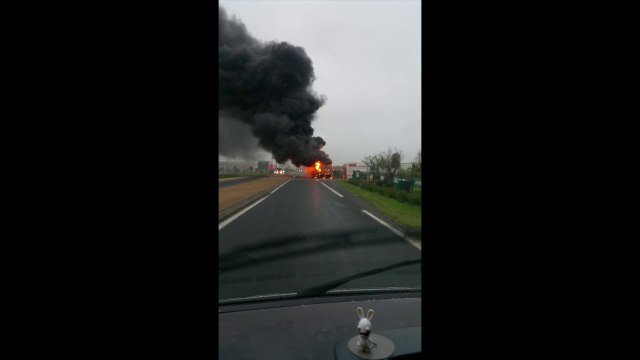 Un bus en feu à Saint-Hilaire-Petitville (Manche)