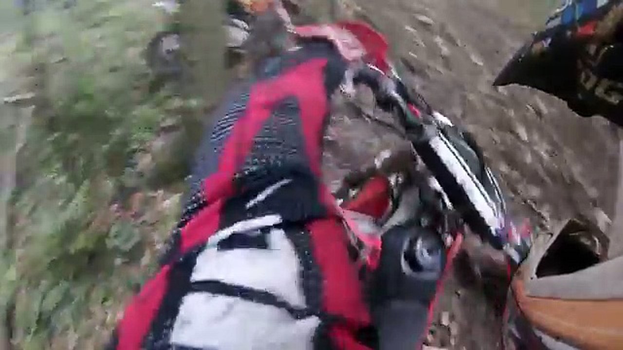 Se faire attaquer d'une moto enduro