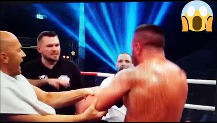 Ce boxeur n'aurait vraiment pas dû frapper l'entraineur