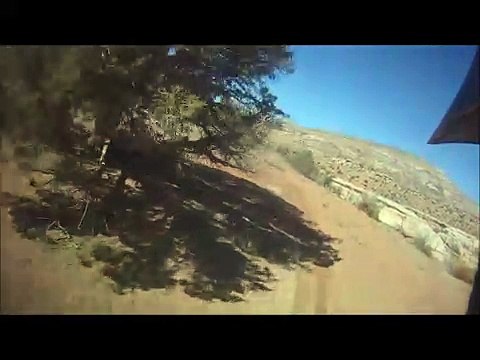 Lors d'une chute sa moto tombe dans le ravin