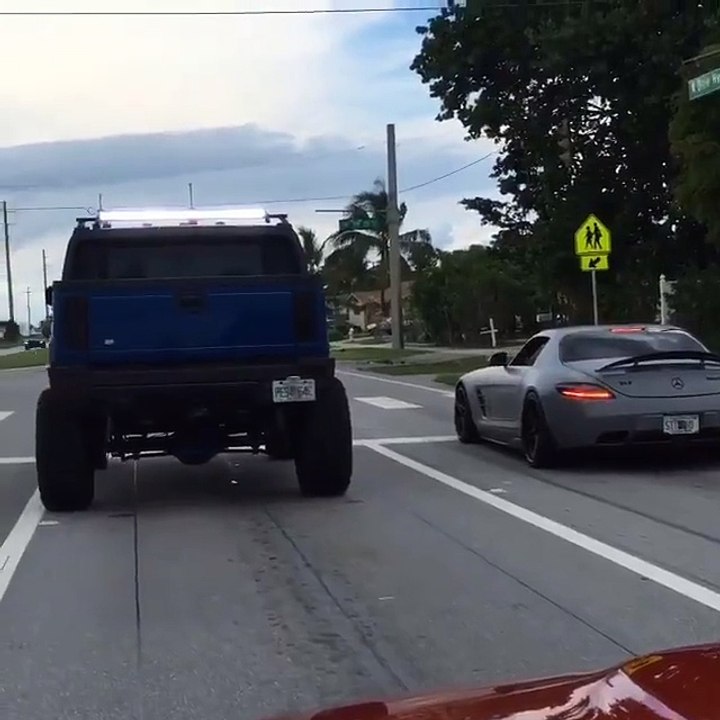 Hummer h2 desafia Mercedes SLS!