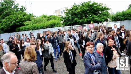 Les lycéens d'Hilaire de Chardonnay à Chalon soutiennent une AVS menacée d'expulsion