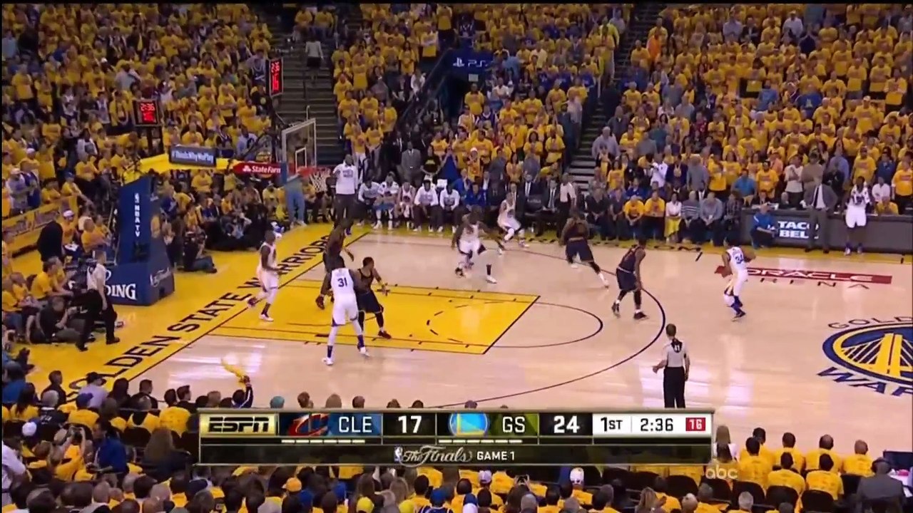 Draymond Green manque d'assommer Kyrie Irving