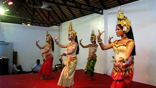 Visit Bali Apsara Dance at Siem Reap Art Center Market.AVI