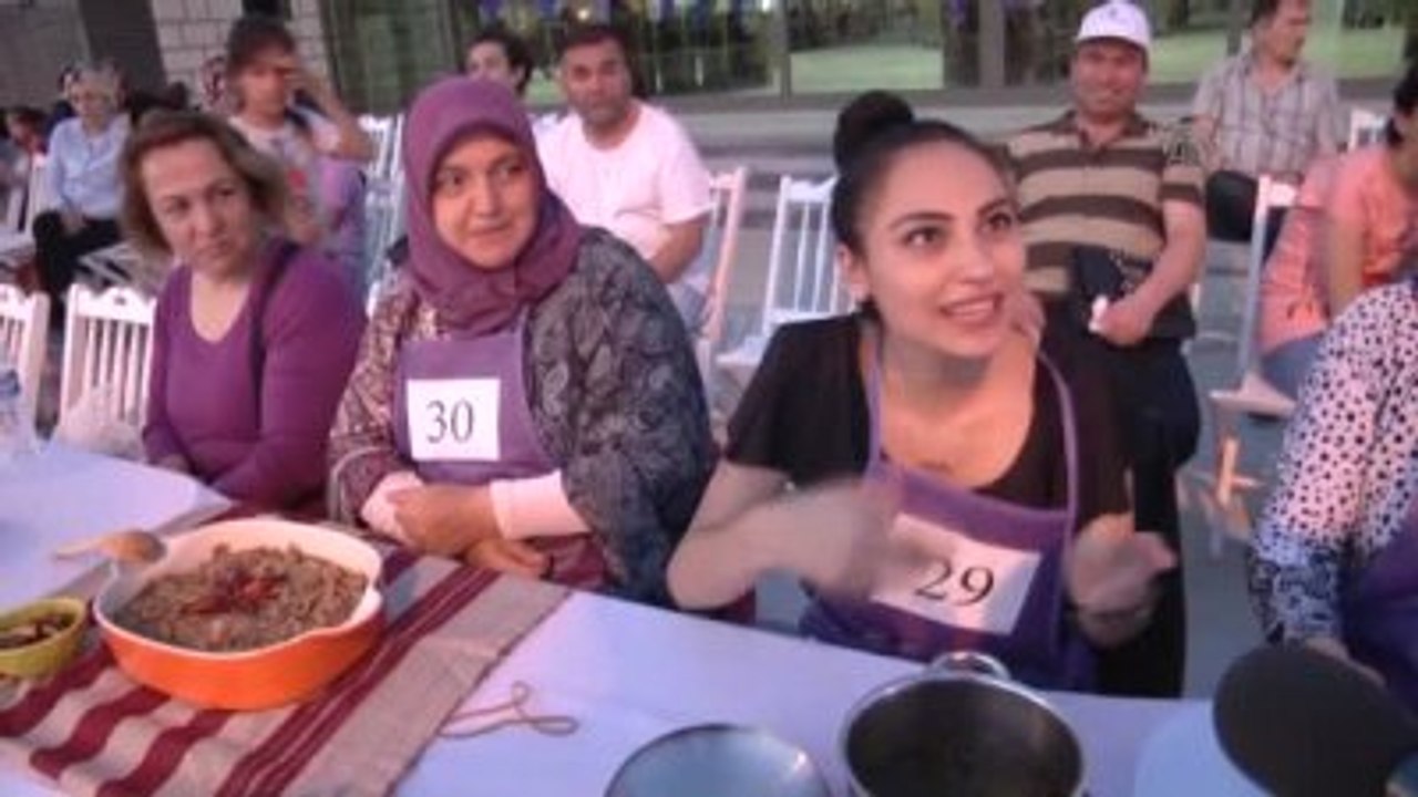 17. Zeytinburnu Merkezefendi Geleneksel Tıp Festivali Kapsamında Yöresel Yemek Yarışması Düzenlendi