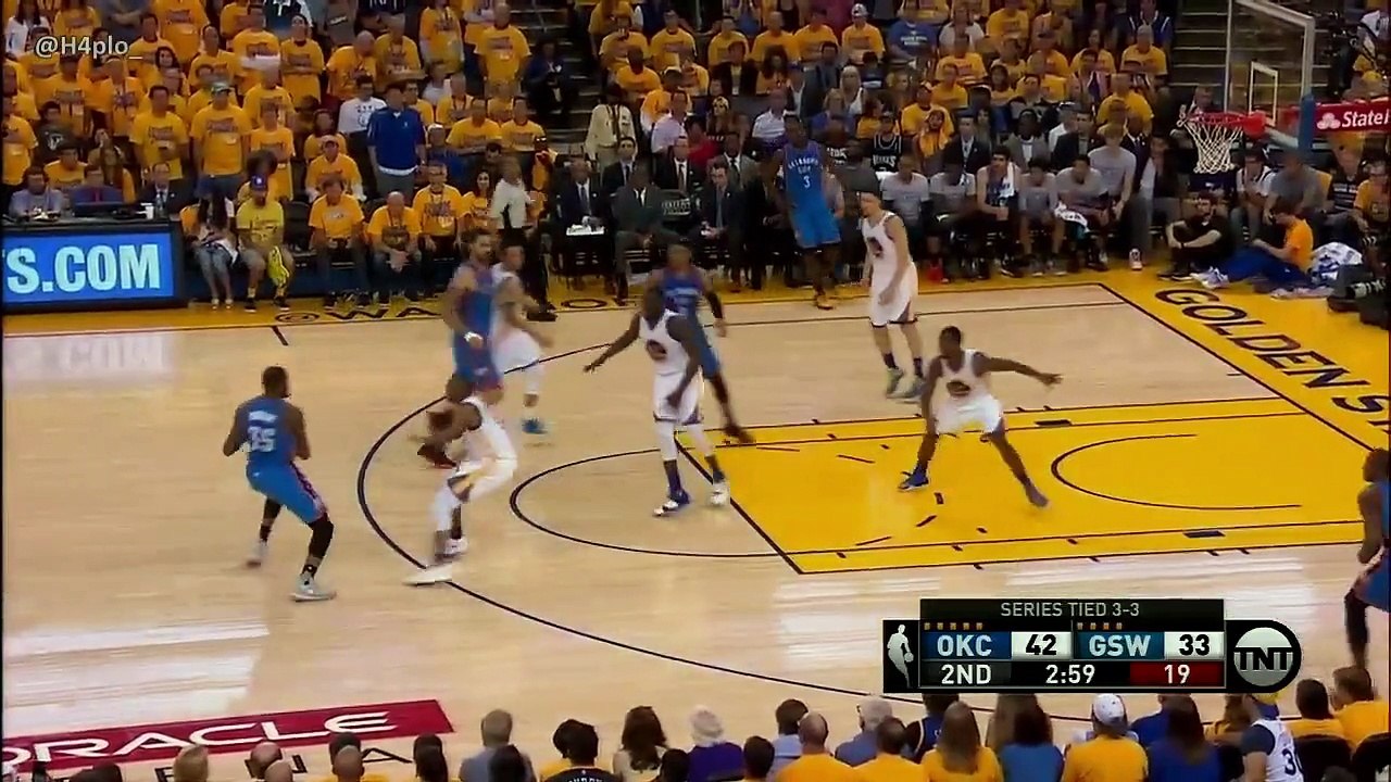 La prise de catch de Draymond Green sur Steven Adams