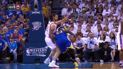 下载视频: Le coup de pied de Draymond Green dans les parties intimes de Steven Adams