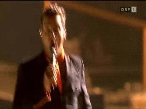 Robbie Williams - A Close Encounter Tour - Leeds, UK - Radio