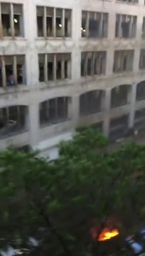 Témoin d'un accident dramatique : 4 voitures chutes du haut d'un parking...