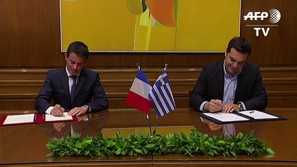 Migrants: Valls réitère le soutien de la France à la Grèce