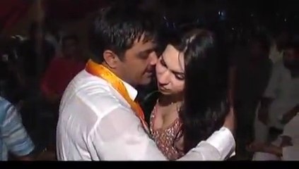 Local Pakistani Girls Wedding Mujra Lakh 28 Kuri da_Romantic Mujra_Shadi Mujra