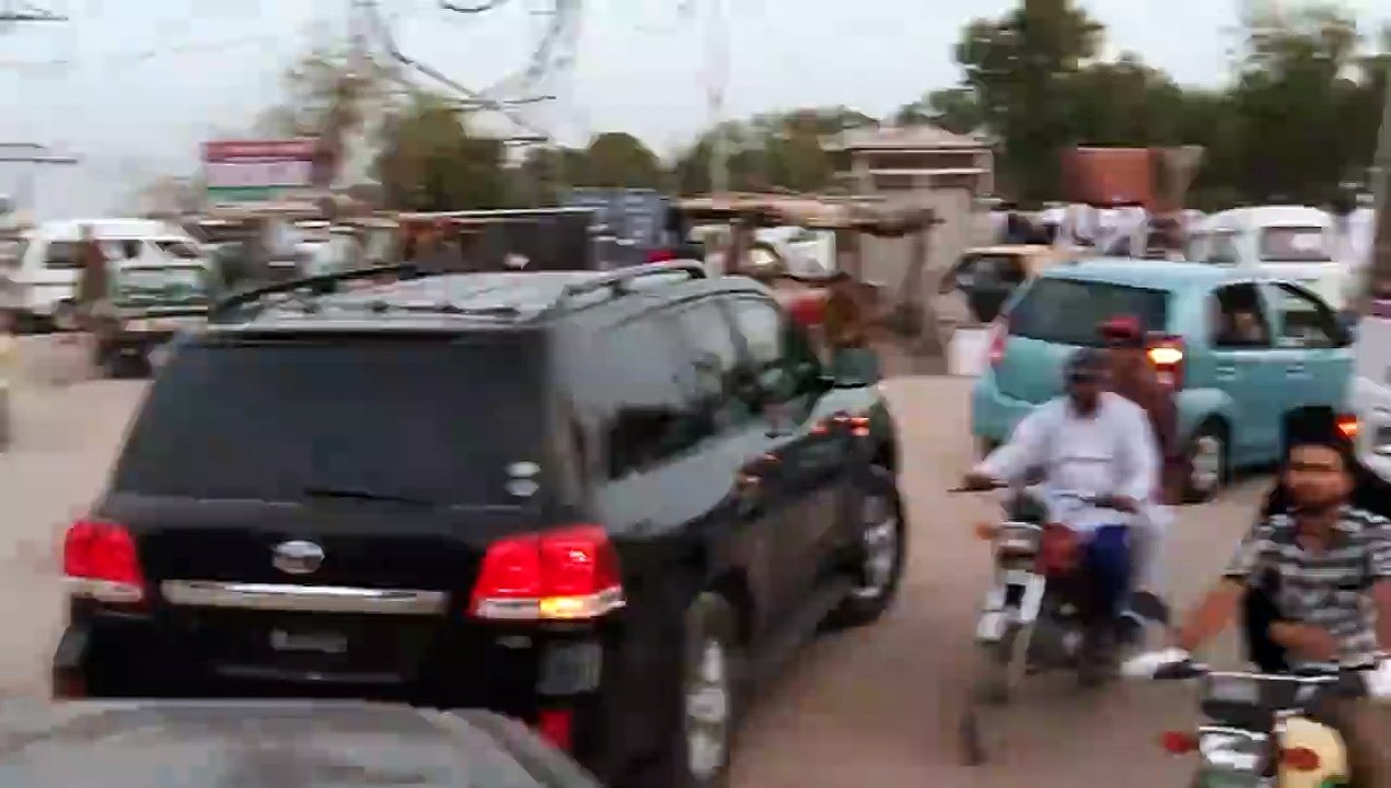 Imran Khan travelling without any Protocol , stuck in Traffic Jam