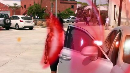 Kim Kardashian graba los paparazzi en la sede de Snapchat en Venice