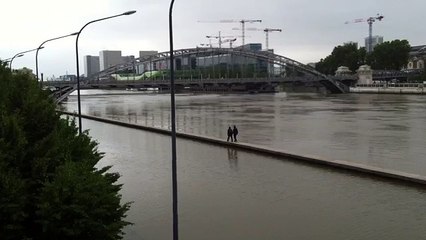 À Paris, le niveau de la Seine n'en finit plus de monter - Les voies sur berge ont été complètement inondées