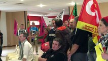Echanges tendus entre Martine Pinville et les opposants à la loi Travail (images Ismaël Karroum)