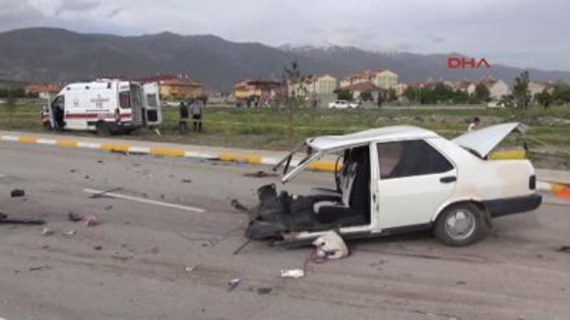 Erzincan - Ambulans ile Otomobil Çarpıştı 3 Ölü 8 Yaralı