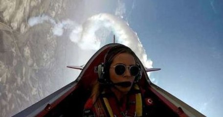 İlki Başardı, Türkiye'nin İlk Kadın Sivil Helikopter Pilotu Oldu