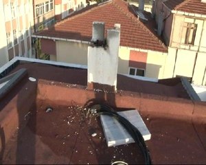 Tuzal'da 4 Katlı Binanın Çatısına Yıldırım Düştü