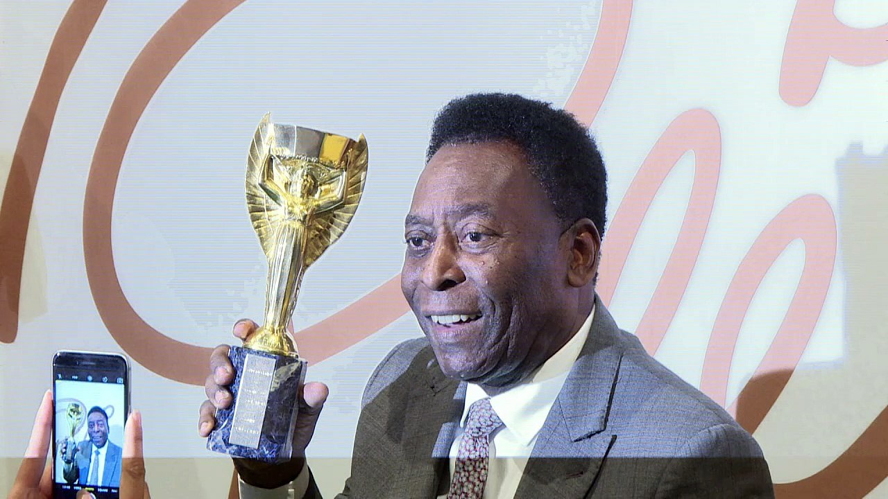 Fußball-Legende Pelé versteigert Trophäen für guten Zweck