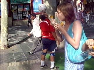 jonglage dans les rues de barcelone