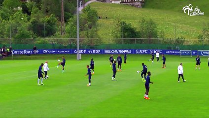 Paul Pogba et Antoine Griezmann nous régalent à l'échauffement