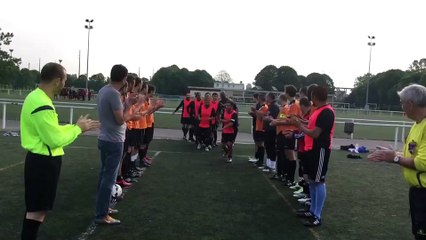 TITRE 2016 DE L'AS PLUS LOIN B FOOT A 11 - Haie d'honneur des joueurs du RAPID VAL DE MARNE