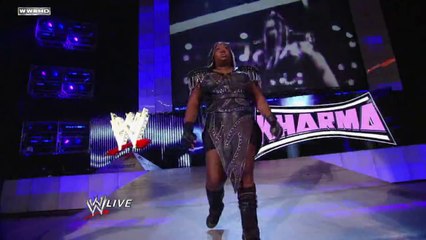 ---Raw- Kelly Kelly vs. Brie Bella -