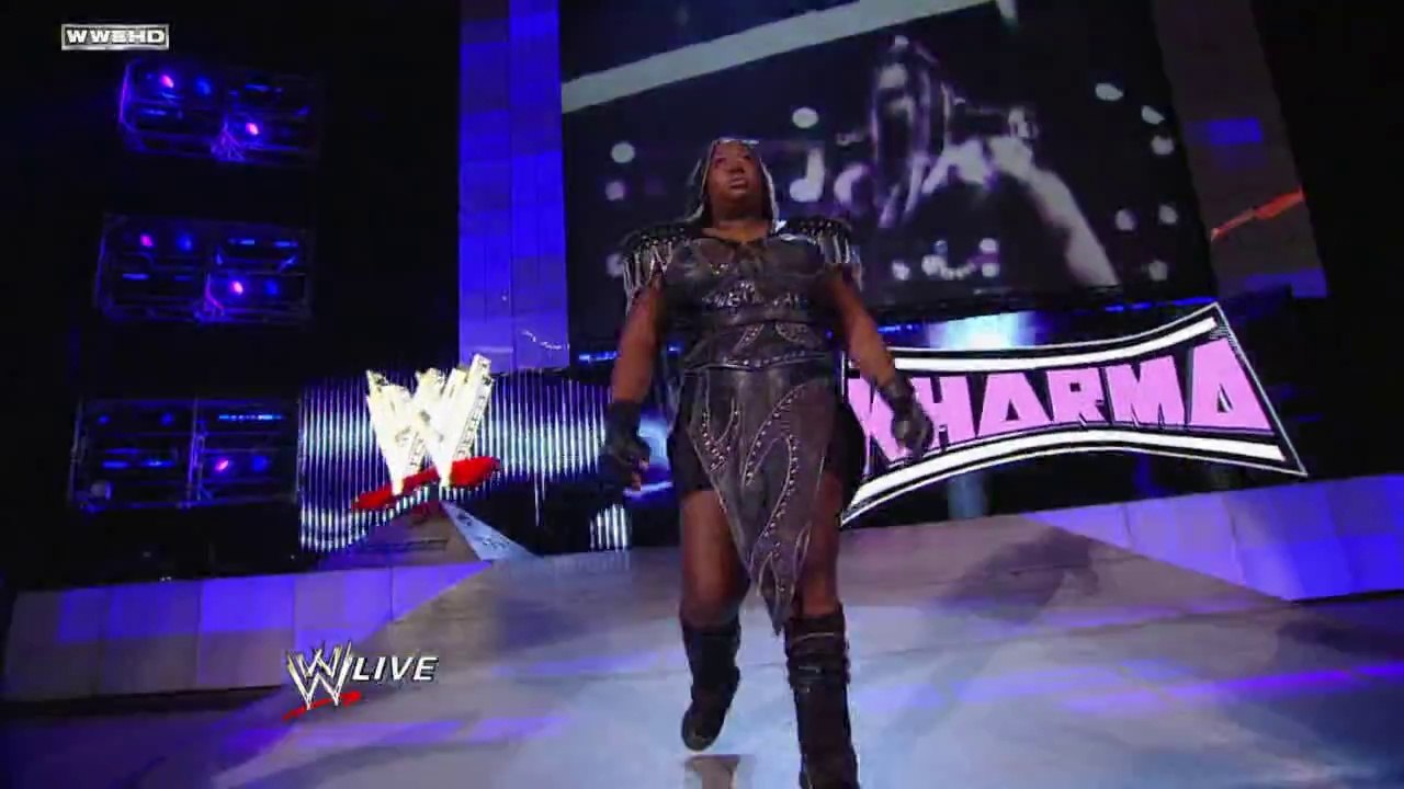 ---Raw- Kelly Kelly vs. Brie Bella -