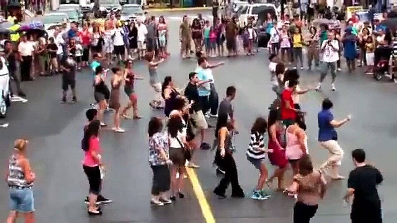 Amazing People Dancing In The Street - Zorba The Greek (2)