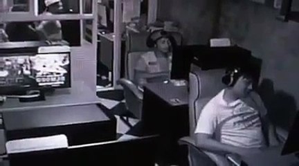 Un petit pet pour évacuer la salle... Ahaha