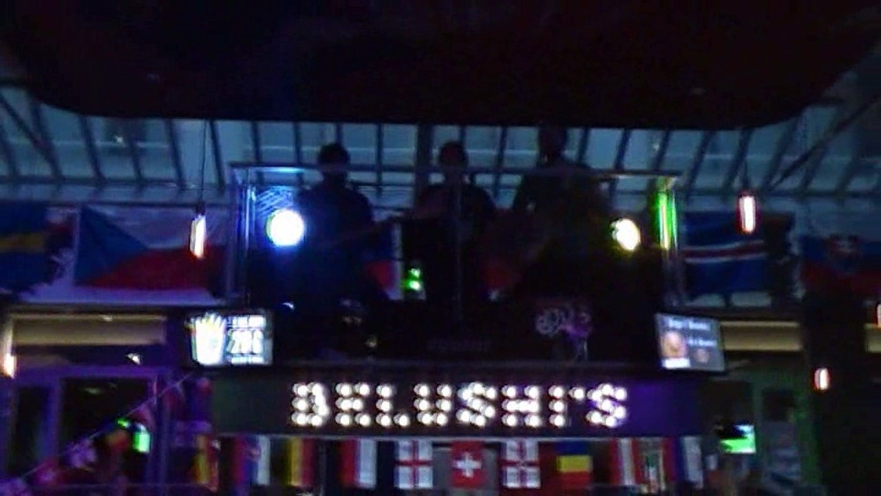 Open mic Belushi's Paris Gare du Nord, "Polly", "Rape me" (NIRVANA), "Eighteen" (Alice Cooper) covers