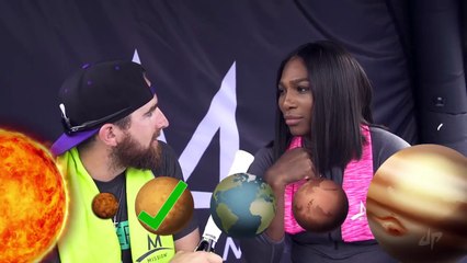 Серена Уильямс показывает крутые трюки с ракеткой