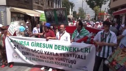 Bursa Maket İneği Gören Selfi Çekmek İçin Yarıştı