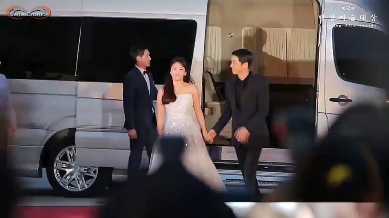 Song Joong Ki Song Hye Kyo - Popularity Award Baeksang Art Award 2016 태양의 후예 [Red Carpet] 03062016