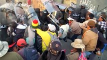 Gases lacrimógenos y patadas contra manifestantes con discapacidad en Bolivia