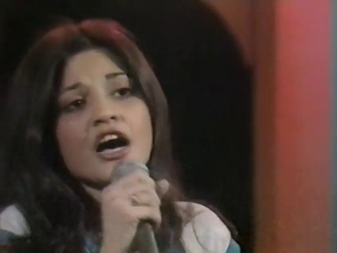 Mujhe Chahe Na Chahe - Nazia n Zohaib Hassan