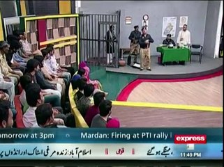 Aftab Iqbal Depicts exactly what Punjab Police do with Fruit Sellers!