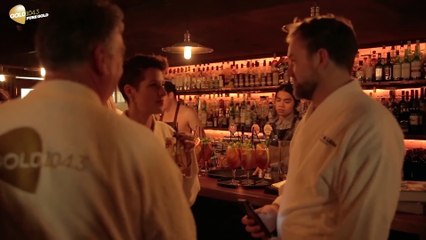 Un restaurant où les gens peuvent manger