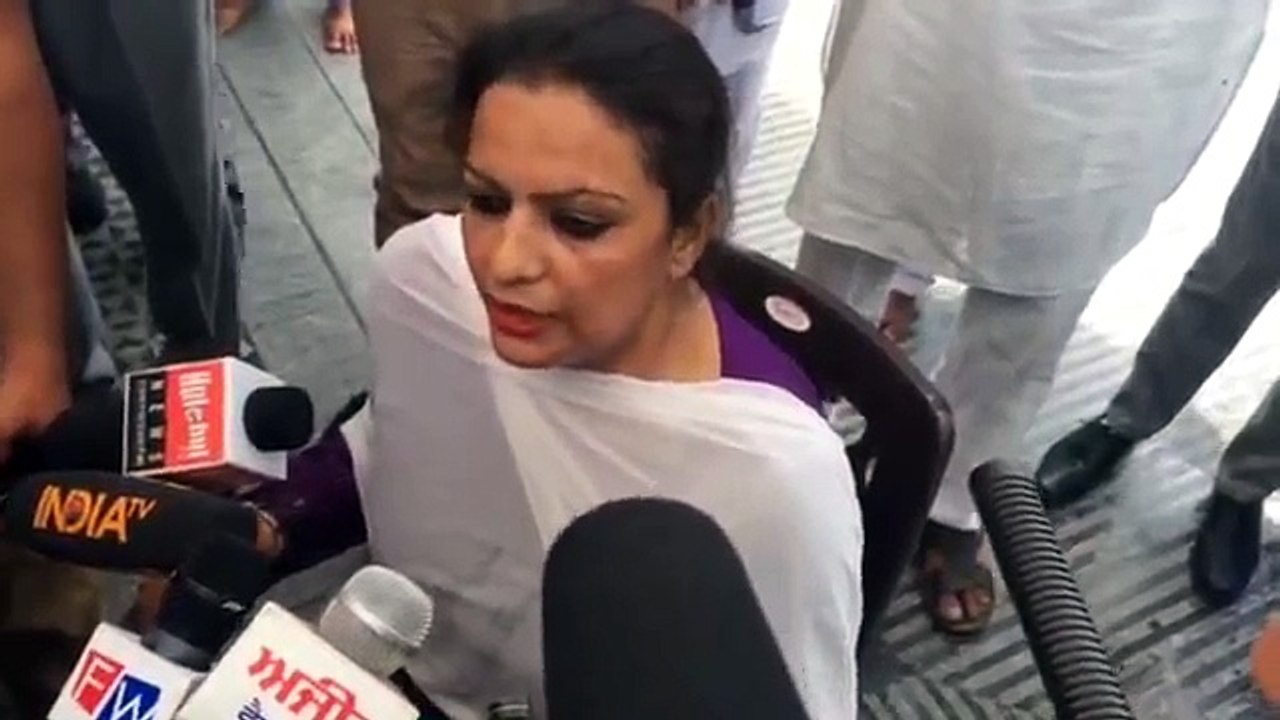 Lady journalist vs kejriwal