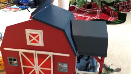 Awesome Wooden Barn & Lots of Animals