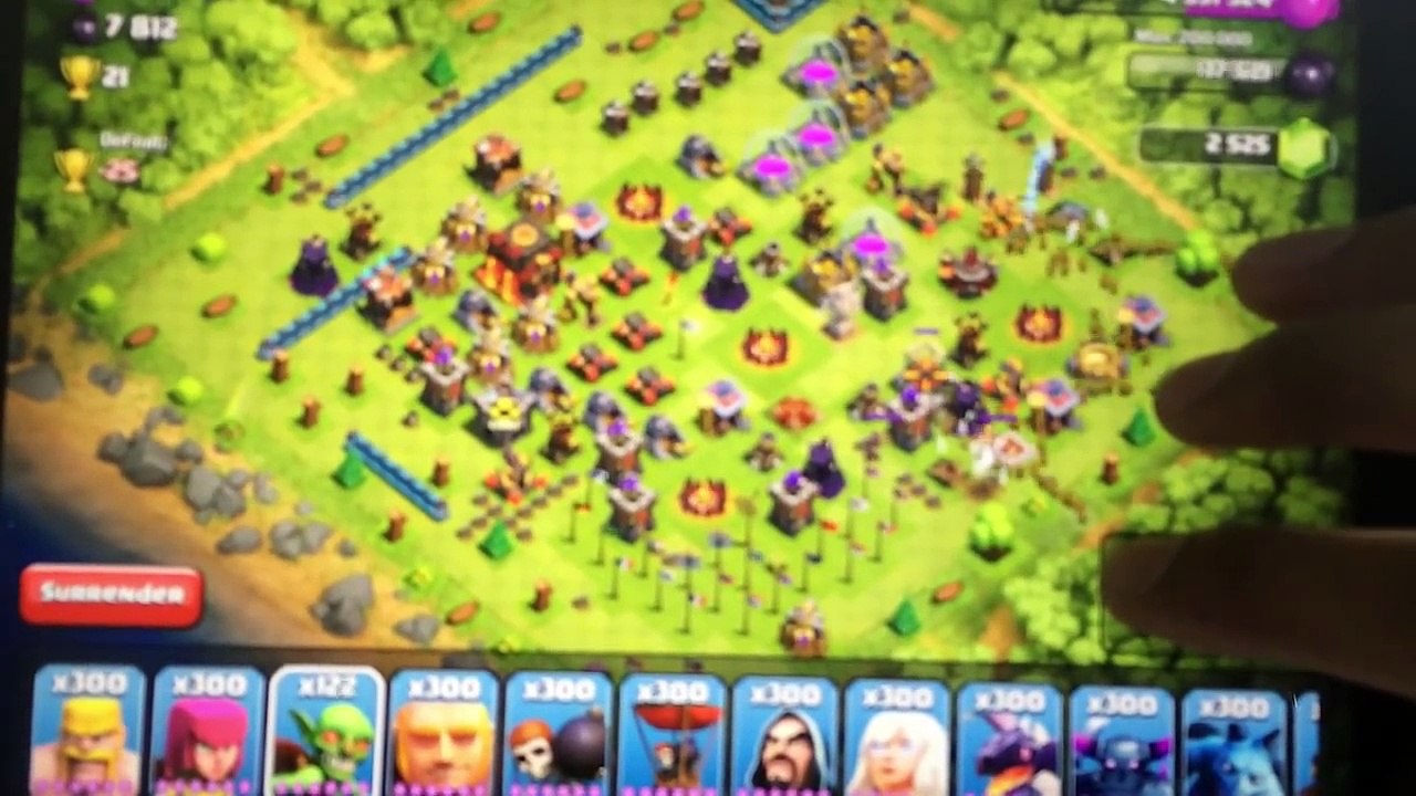 Clash of clans - 300 wall breakers 216 lighting spells & 300 Goblins (Gameplay)