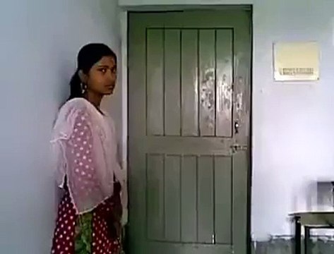 دیکھیں لڑکیاں سکول کالج جانے کی بجائے کیسے رنگ رلیاں مناتی ہیں